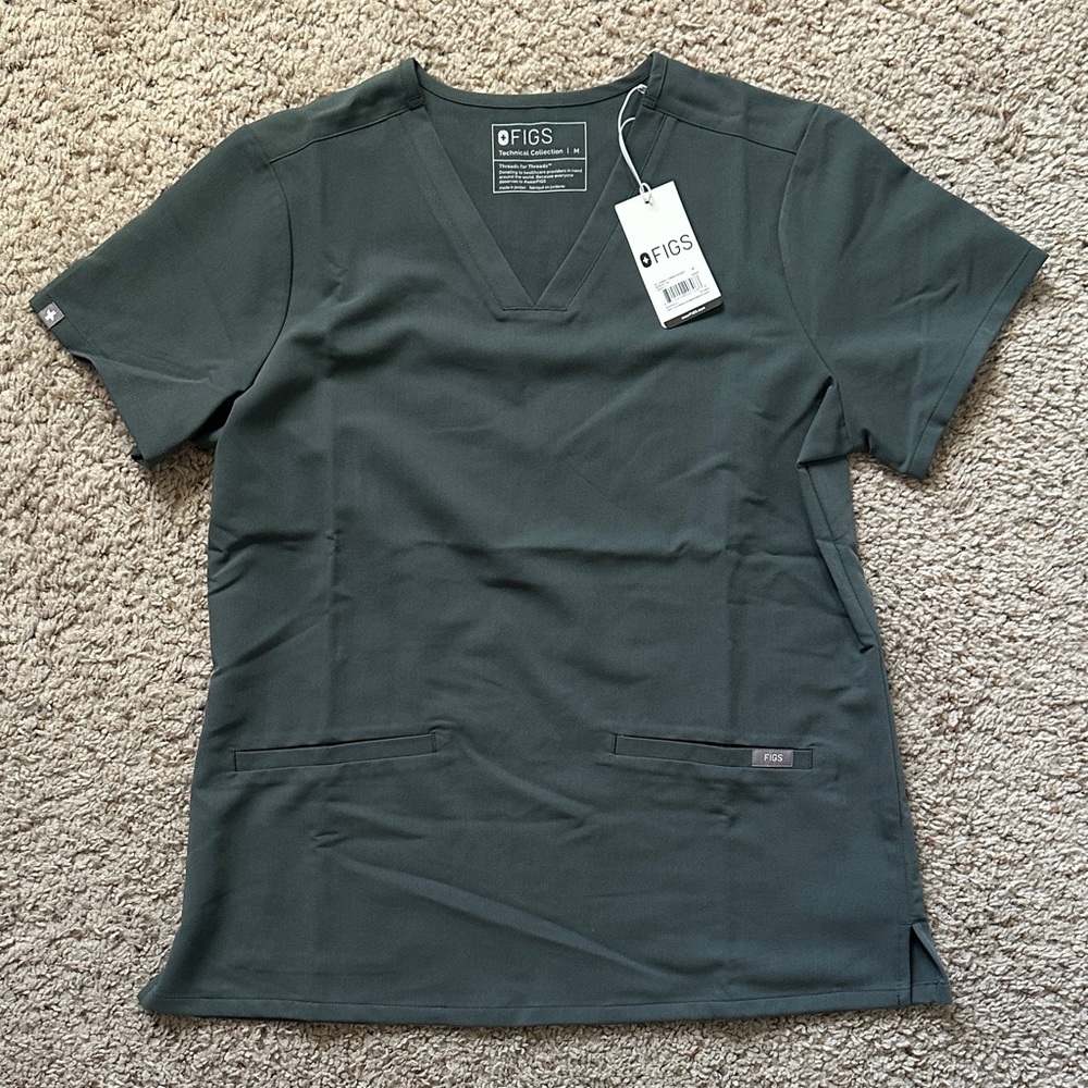 Figs Bonsai Casma Three-Pocket Scrub Top